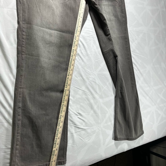 Barbell Men's Relaxed Athletic Fit Jeans - Concrete in color NWT - Picture 5 of 14